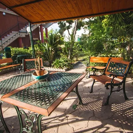 Posta Di Colonna 4* Trani